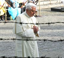 Il Papa ad Auschwitz