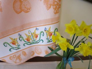Asciugapiatti con narcisi e farfalline