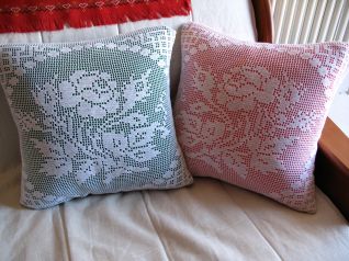 Bis cuscini rose a uncinetto