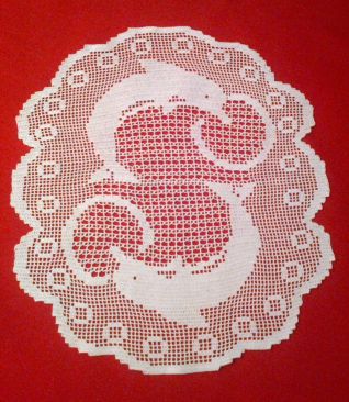 Centro a filet con delfini