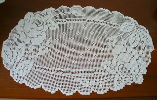 Centro filet con rose ai lati