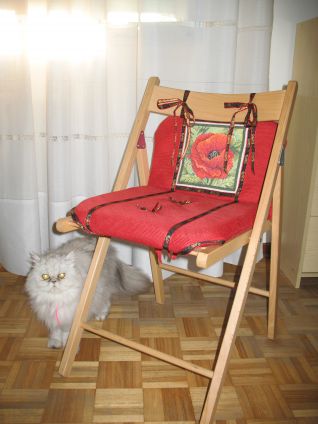 Cuscino rosso con schienale per sedia di computer