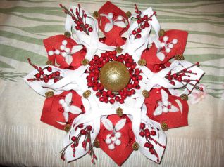 Ghirlanda per Marci in feltro e bacche rosse