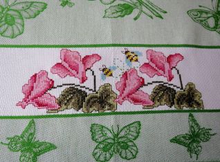 Particolare Asciugapiatti ciclamini