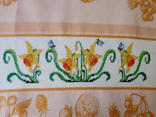 Particolare Asciugapiatti con narcisi