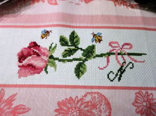 Particolare asciugapiatti con rosa