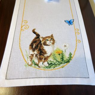 Particolare corsia con gatti