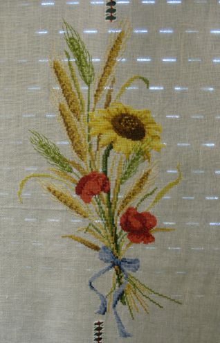 Particolare tenda con girasole e papavero