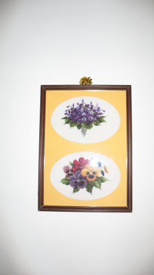 Quadretto con pans&egrave; e violette