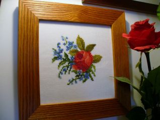 Quadretto con piccolo bocciolo di rosa