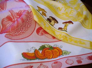 Strofinacci autunnali con zucche e funghi