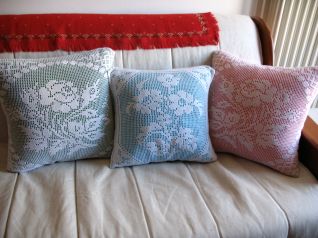 Tris cuscini a filet uncinetto