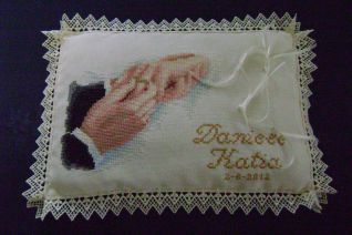 Cuscino portafedi realizato con schema di Marica