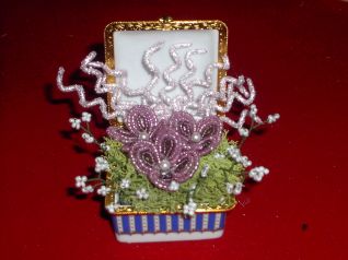 scatolina di porcellana con violette