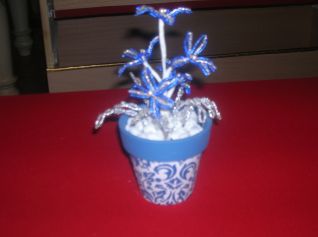 vaso di coccio con fiori di perline