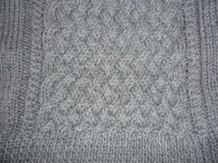 Dettaglio maglia grigia