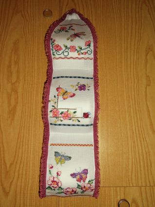 Porta rotoli con fiori e farfalle