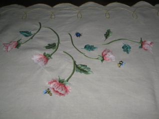 particolare rosa ricamata centrotavola