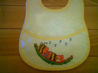 Bavaglino ape che dorme