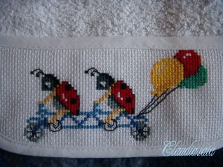 Bavaglino con coccinelle_particolare