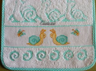 Bavaglino Lumachine e farfalle_particolare