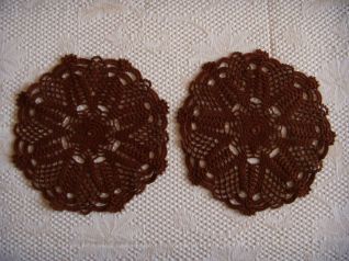 centrini uncinetto marrone_tondi_1