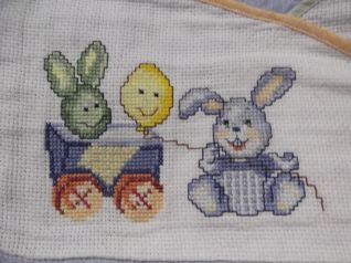 Borsa-fasciatoio con coniglietto (particolare)