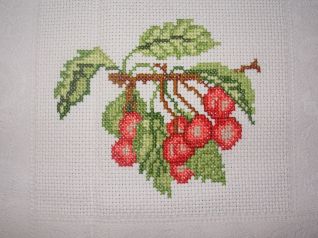 dettaglio tovaglia ciliegie