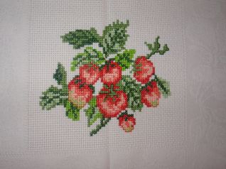 dettaglio tovaglia fragole