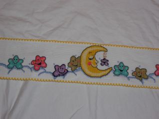 luna che gioca con le stelline 