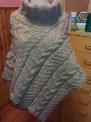 PONCHO CON TRECCE GRIGIO
