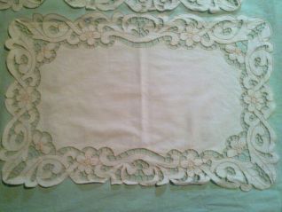 centri intaglio ecrù