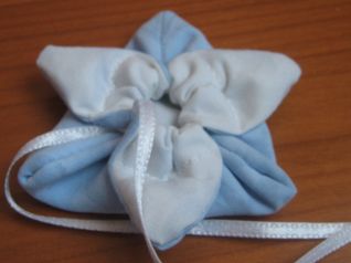 mini pochette-fiore bianco azzurro