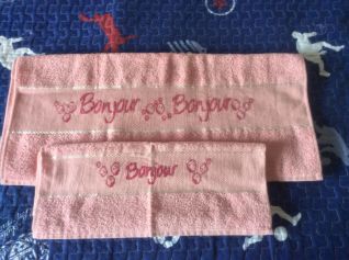 asciugamani rosa bonjour