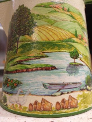 Brocca in latta dettaglio