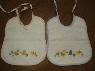 coppia di bavaglini con uccellini