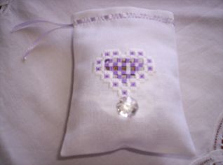 sacchettino profumabiancheria hardanger 3a