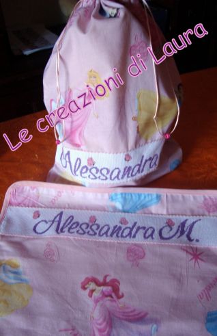 Set Asilo Bimba Alessandra punto croce con farfalle