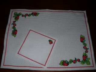 centro con sottobicchieri con fragole