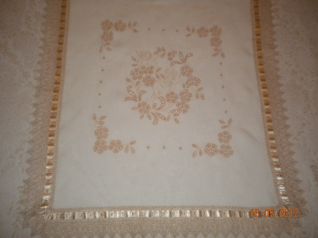 copertina ricamata ad intaglio