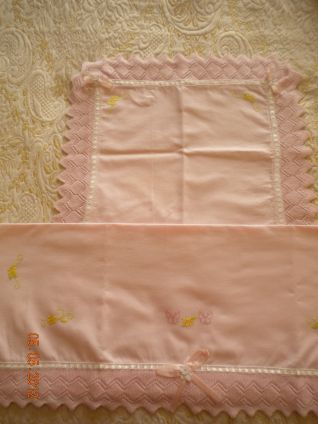 lenzuolino ricamato rosa