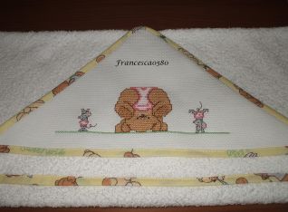 accappatoio triangolo con orsetta e topine - particolare