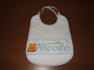 Bavaglino Nicolò con Winnie pooh