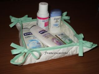 Cestino porta prodotti bagno - sbieco e nastrini verdi