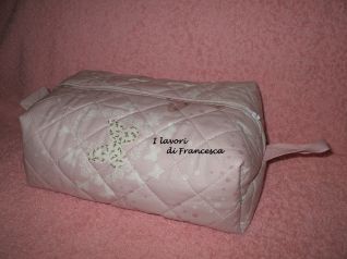 Pochette tessuto trapuntato rosa farfalle