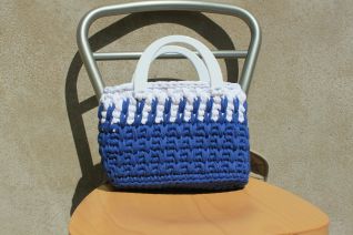 borsa bianca e blu