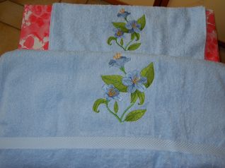 asciugamani fiorellini azzurri