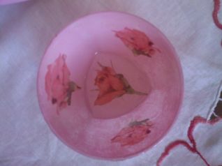 posa cenere con rose