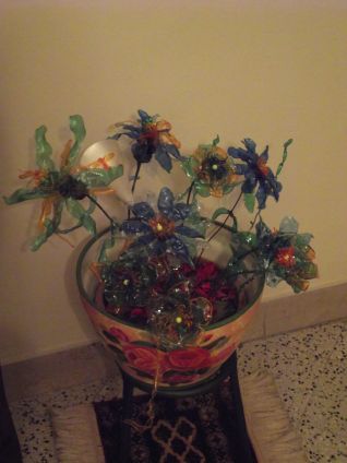 CACHEPOT 1 CON BOTTIGLIE IN PLASTICA