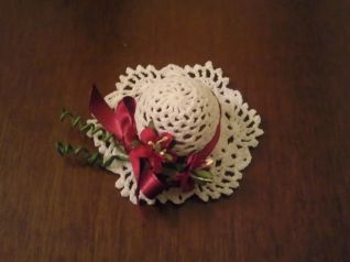 CAPPELLINO BIANCO IN MINIATURA